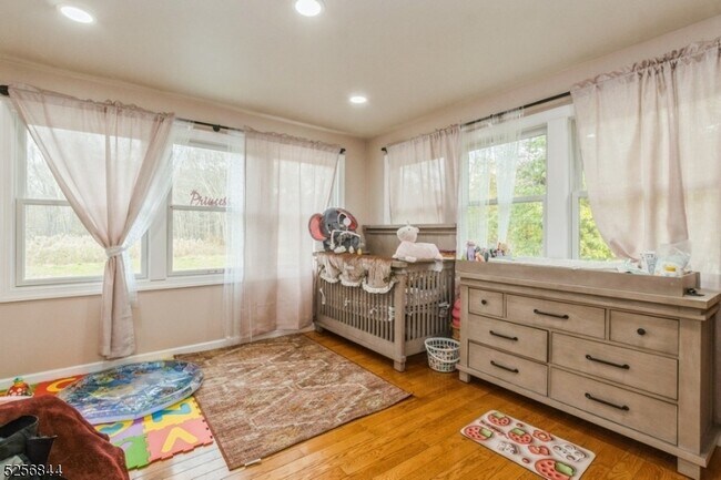 Building Photo - 48 Bellows Ln