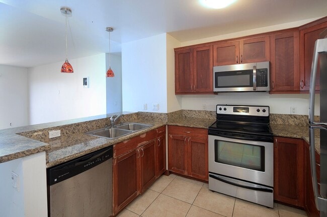 Building Photo - Gorgeous 2 Bed/2 Bath Point Loma Apartment - Views, W/D, Open Concept & More!