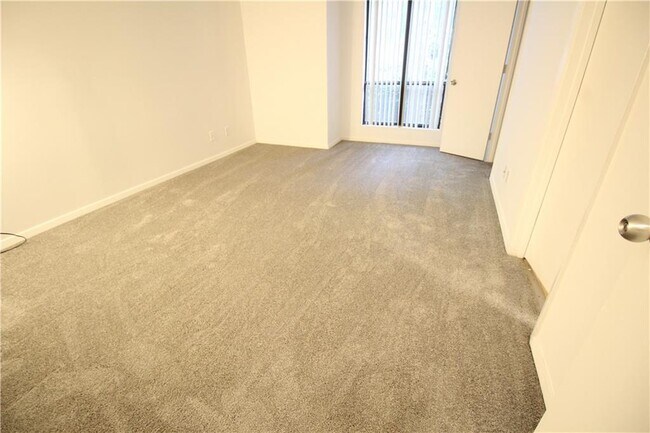 Building Photo - 204 Warm Springs Cir