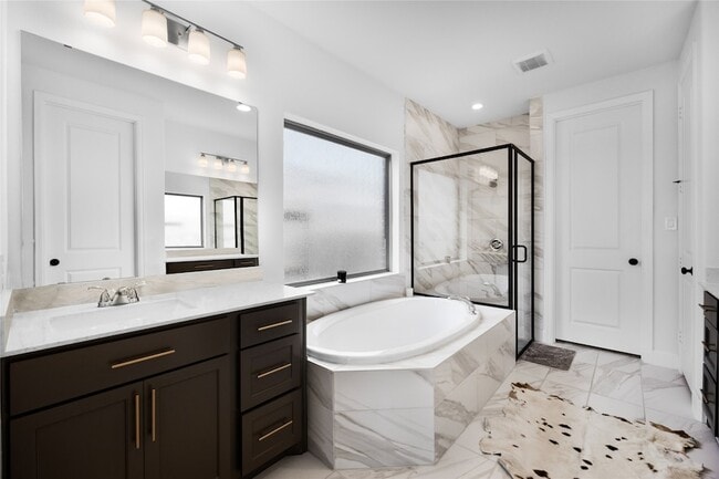 Building Photo - 31243 Riley Hts Dr