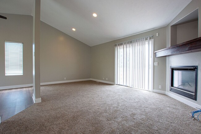 Building Photo - 3 Bedroom / 2 Bath Near Lake Cunningham!