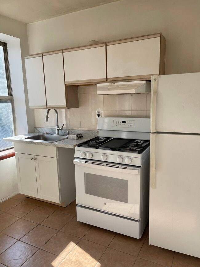 Building Photo - 430 Franklin Ave