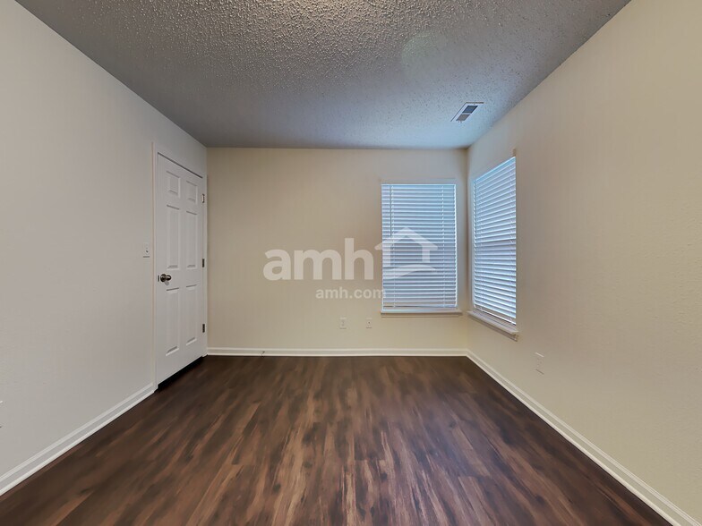 Building Photo - 15532 Outside Trail