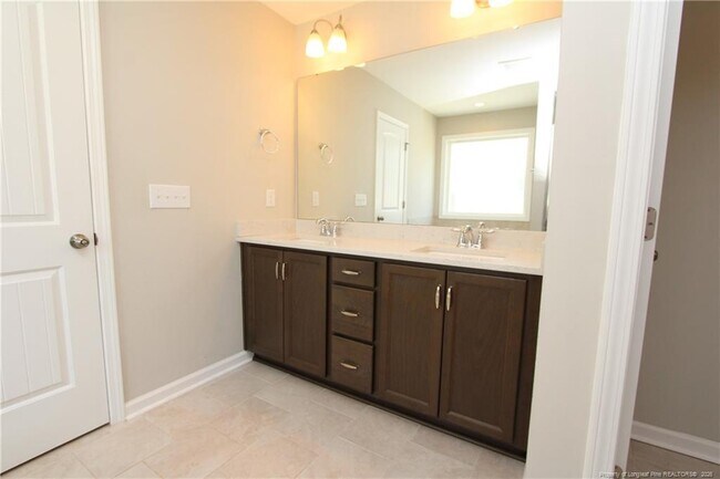 Building Photo - 1043 Myers Point Dr