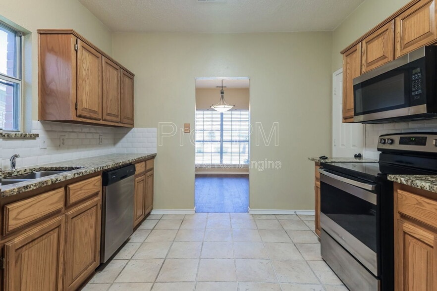 Building Photo - 4108 Creekmeadow Dr