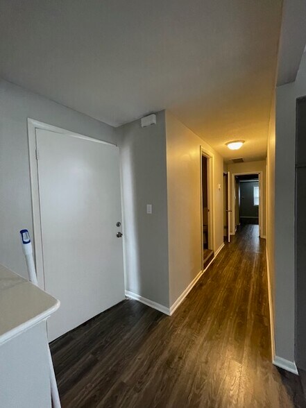 Hallway - 521 Benton Blvd