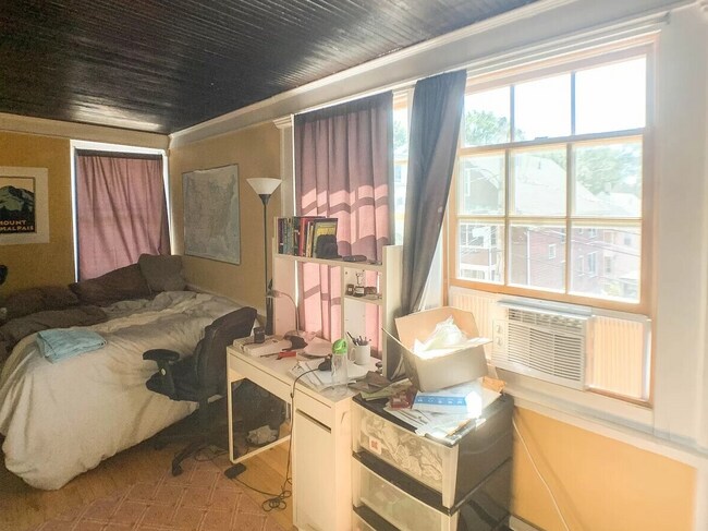 Building Photo - 15 Upland Rd