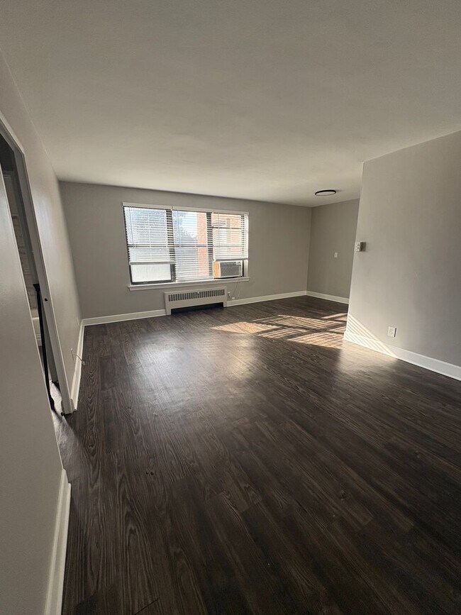 Building Photo - Beautiful Studio Apartment