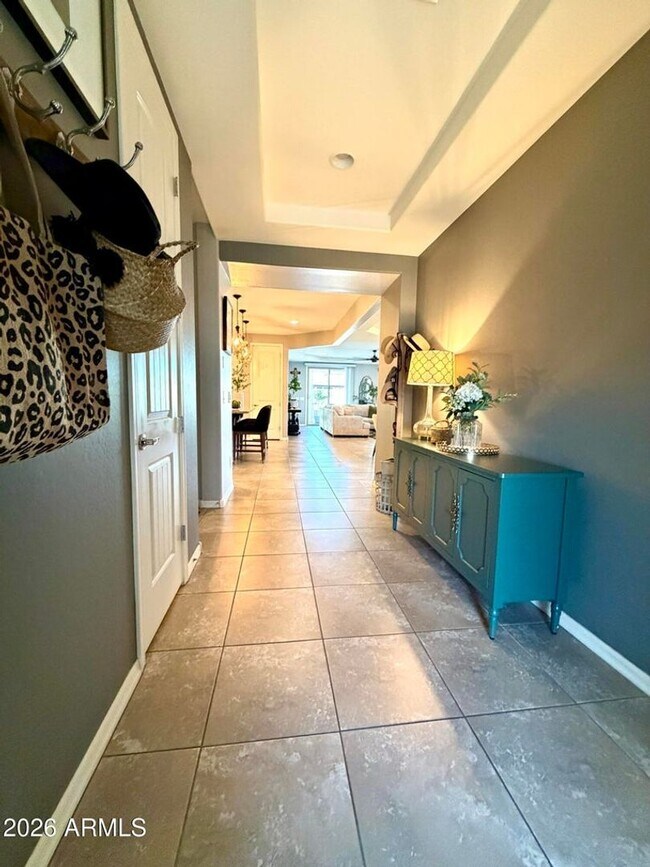 Building Photo - Laveen Beauty