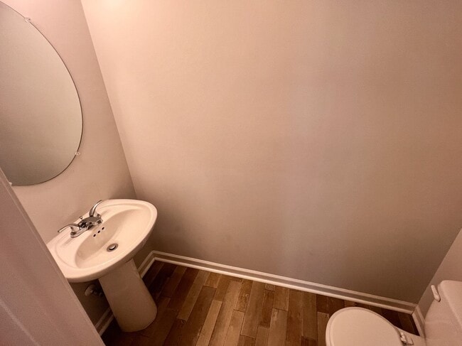 Building Photo - Gorgeous 3 bedroom, 2 1/2 bathroom two-sto...