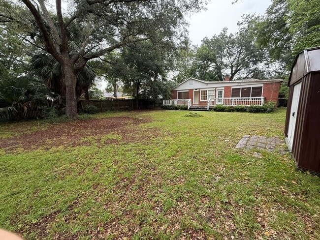 Building Photo - Pensacola - North Hill - 3 bedroom, 2 bath...