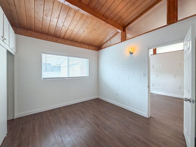 Building Photo - 313-317 Highland Dr.