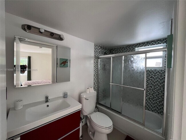 Building Photo - 1033 Lenox Ave.