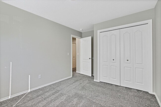 Building Photo - Spacious Updated 3 Bedroom, 2 Bath home in...