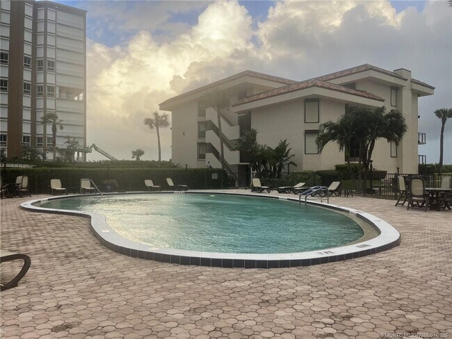 Building Photo - 325 Jimmy Buffett Mem Hwy