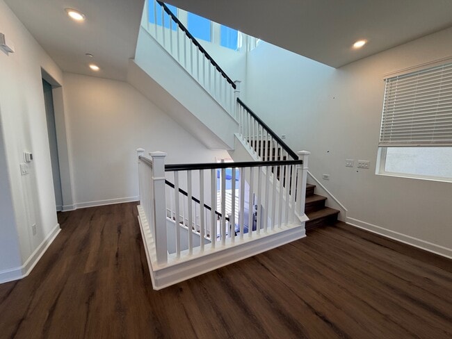 Building Photo - 513 Proton Pl