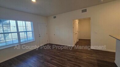 Building Photo - 915 Ariana St