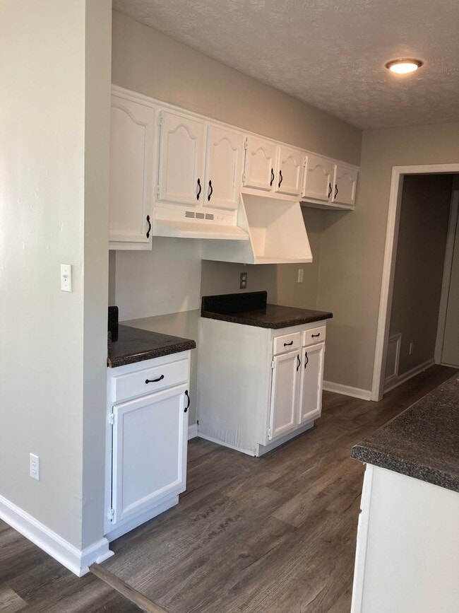 Building Photo - Newly Remodeled 3 br/2 bath Ranch Home! Minutes from Ft. Bragg, Downtown Fayetteville.