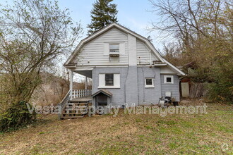 Building Photo - 71 Hillside St