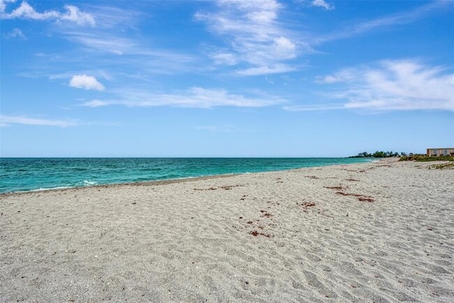 Building Photo - 830 The Esplanade N