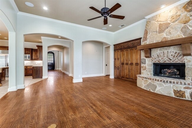 Building Photo - 901 Sandy Trail