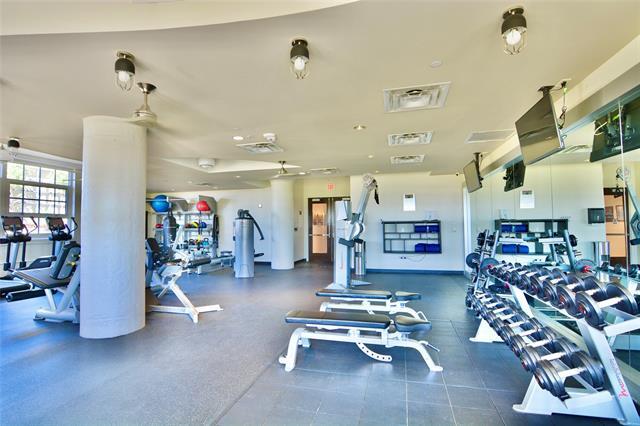 Building Photo - 2600 W 7th St