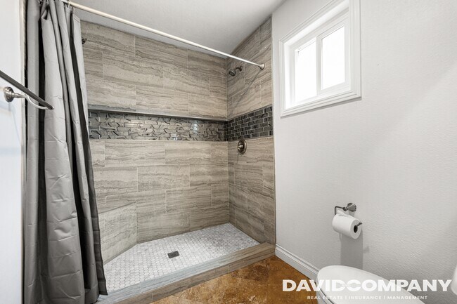 Building Photo - 2840 Oak Creek Dr