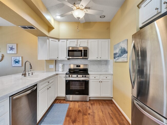 Building Photo - 16627 Bayfront Dr
