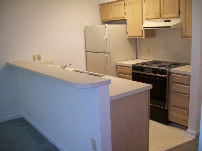 Building Photo - 4258 Pinehurst Cir
