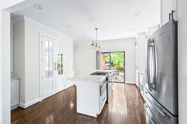 Building Photo - Awesome 3BE/2BA home in the heart of Green...