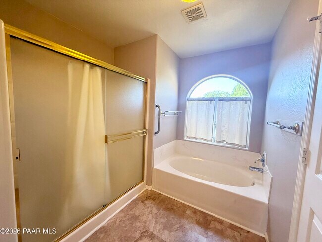 Building Photo - 821 Village Cir