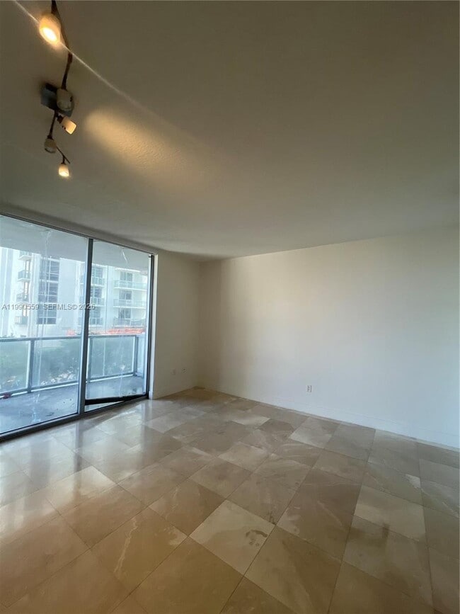 Building Photo - 1050 Brickell Ave