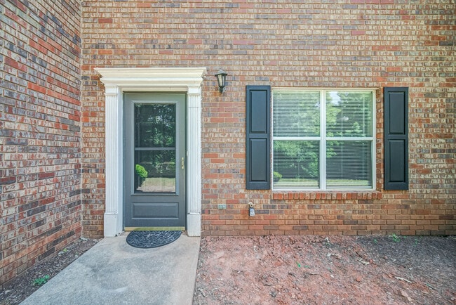 Building Photo - 4084 Hidden Hollow Dr