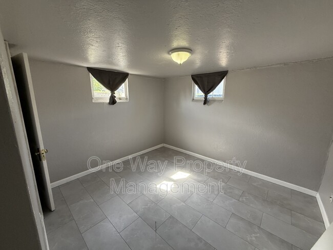 Building Photo - 519 23rd St