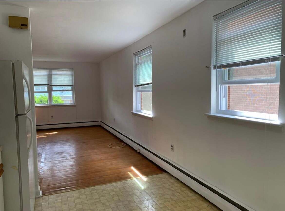 Building Photo - 205 Robbins St