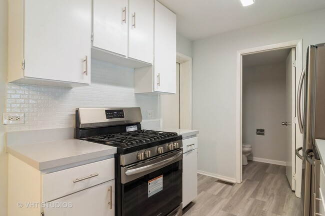 Kitchen - 332 Farmington Ln