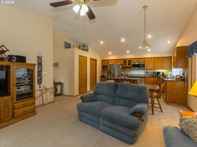 Building Photo - Lovely Single Level Gresham Home - 4 Bedro...