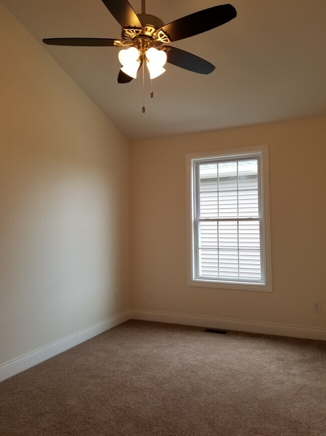 Building Photo - GREAT 3 BED 2 BATH CONDO!!!
