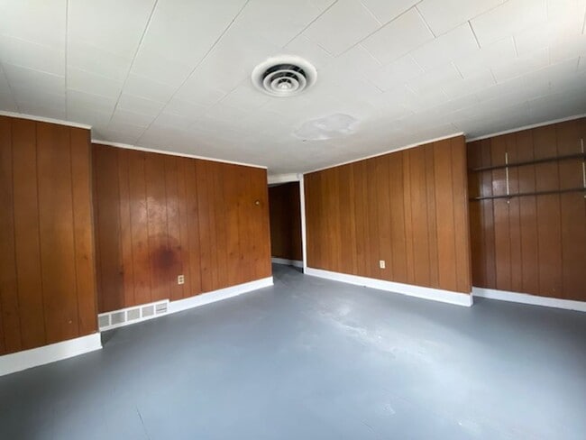 Building Photo - 1606/1608 W High St.