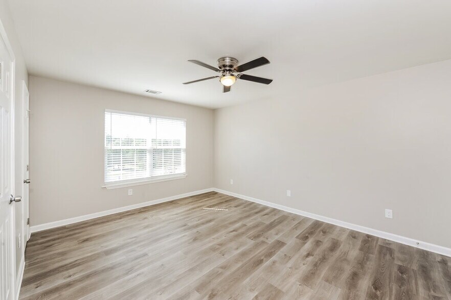 Building Photo - 122 Village Pkwy