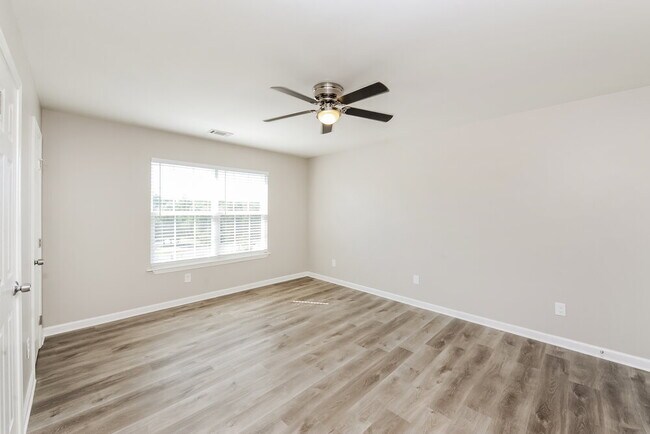 Building Photo - 122 Village Pkwy