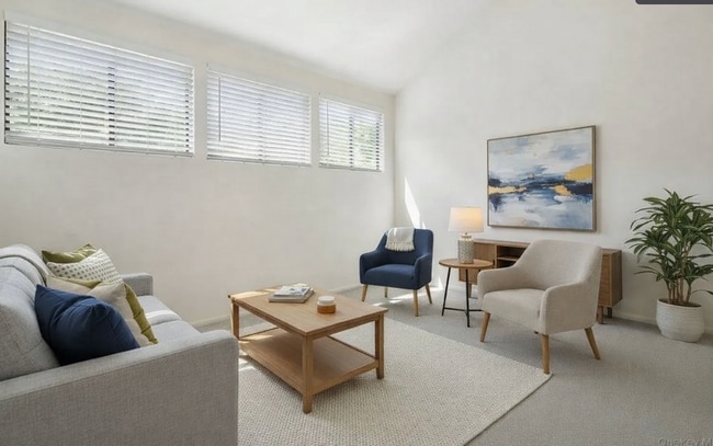 Building Photo - 71 Fox Run