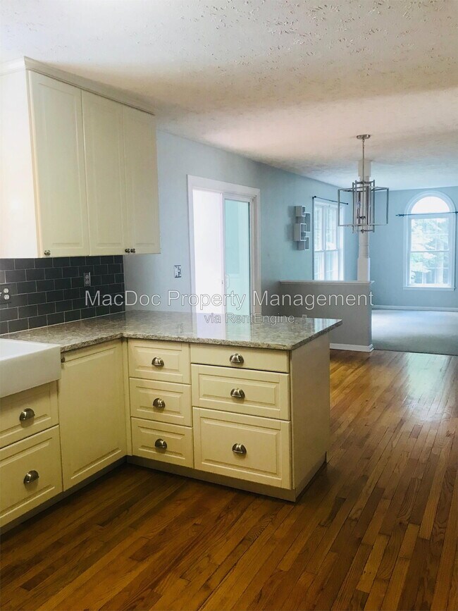 Building Photo - 6804 Saxony Cir