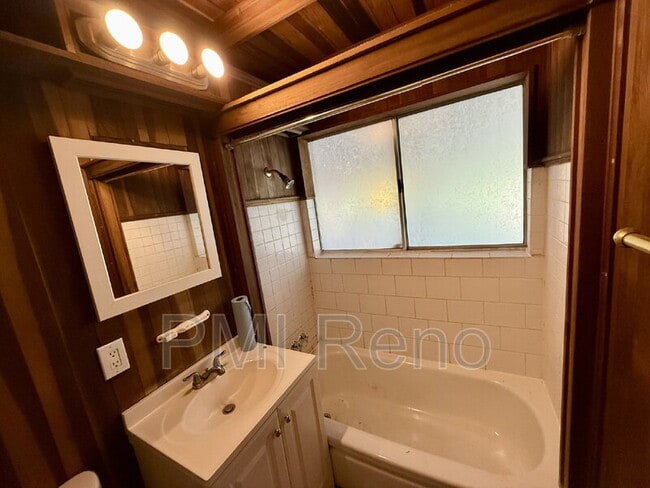 Building Photo - 790 Topaz Dr