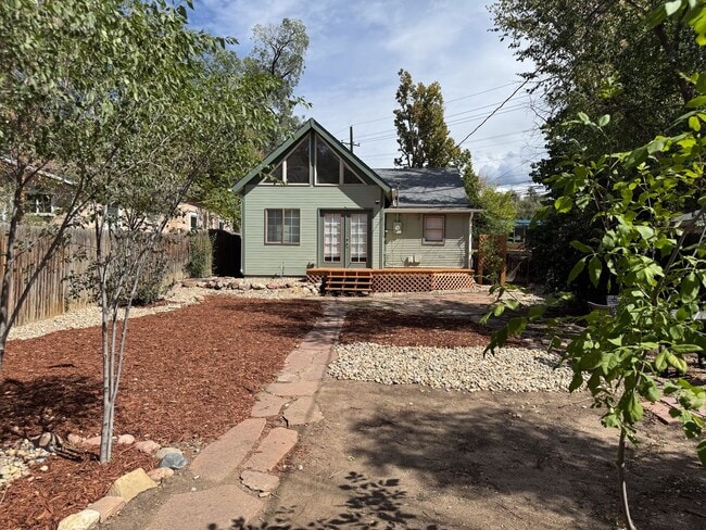 Building Photo - 935 W Pikes Peak Ave