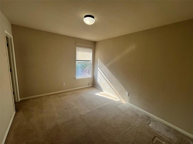 Building Photo - 221 Gainer Dr