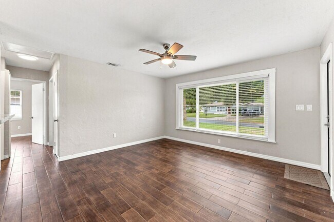 Building Photo - 7235 Orpine Dr N