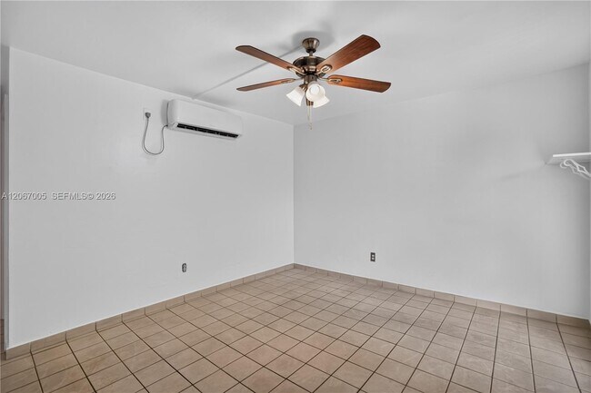 Building Photo - 1600 S Le Jeune Rd