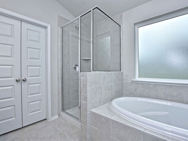 Building Photo - 4 BR / 2 BA - 1813 SF One-Story Home - Lago Vista!