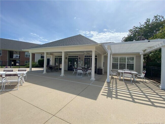 Building Photo - 411 Gallery Dr